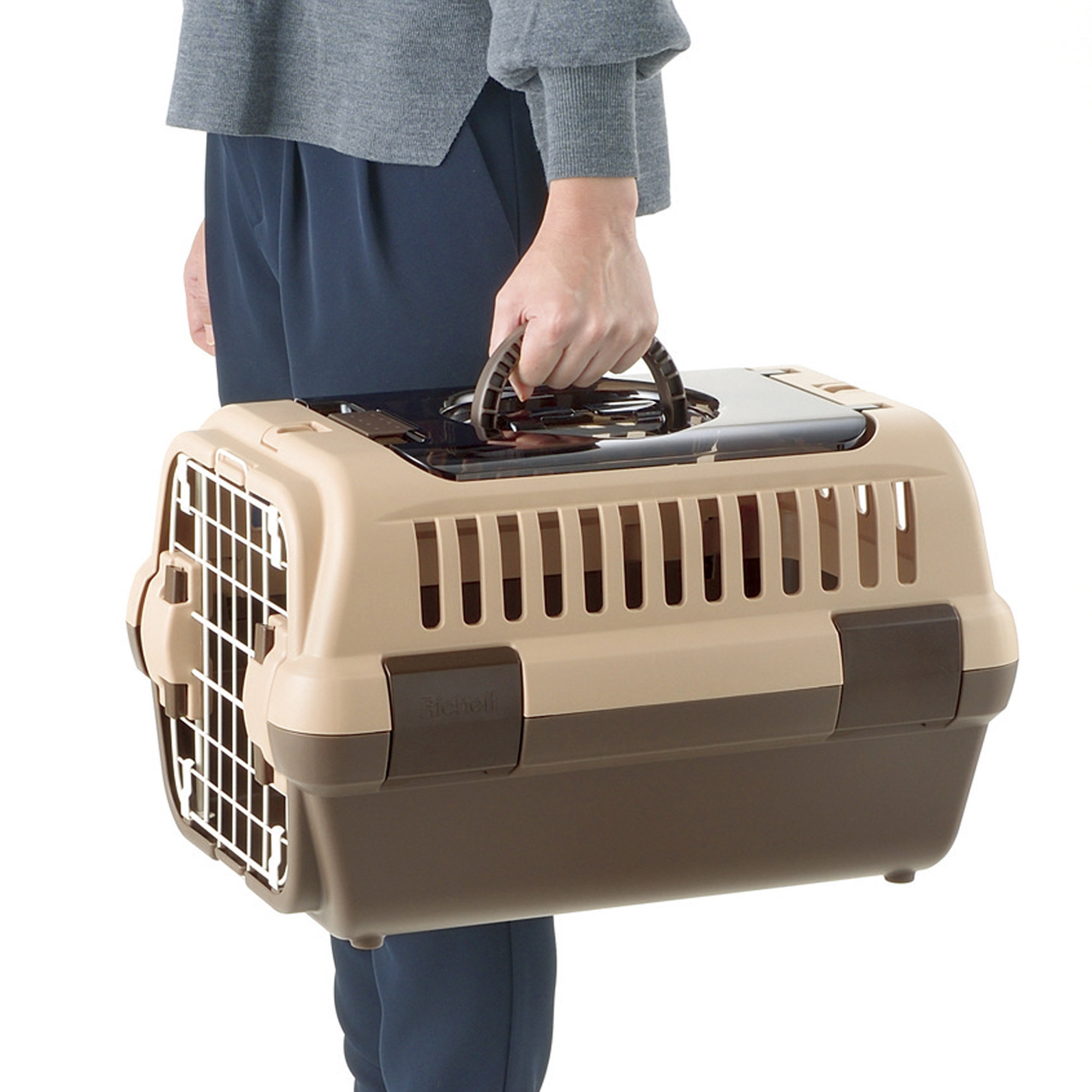 travel plastic pet carrier