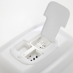 white kitty litter scooper