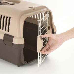 closing doggie door on pet crate
